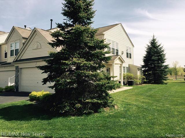front view picture of 500 Dockside Cir, Holly, MI. 48442