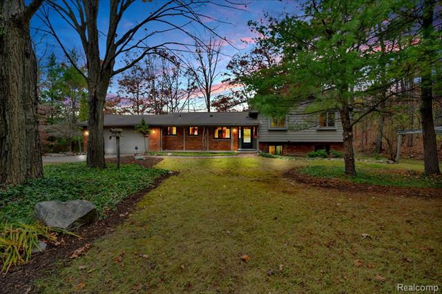 front view picture of 75 Ridgemont Rd, Oxford, MI. 48370