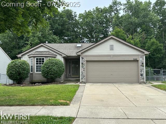 front view picture of 3242 Herrington Dr, Holly, MI. 48442