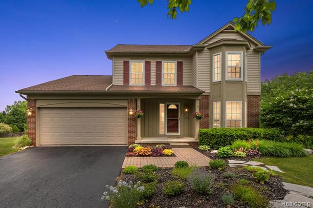 front view picture of 437 Cherry Hills Ct, Oxford, MI. 48371