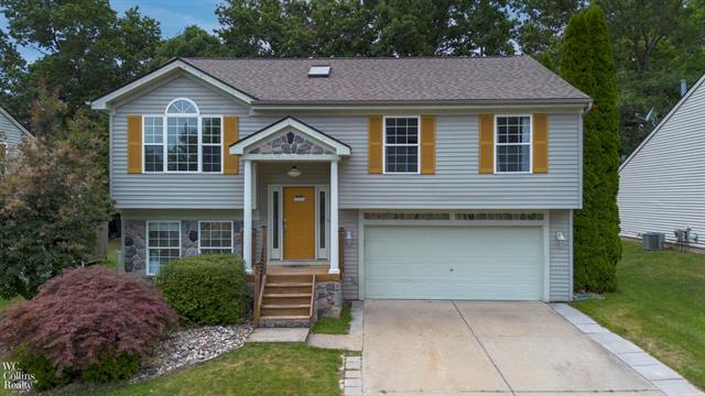 front view picture of 15130 Western Valley Dr, Holly, MI. 48442