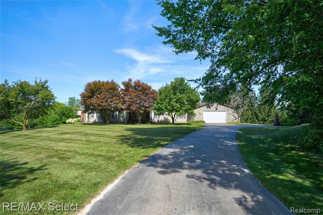 front view picture of 2810 S Hadley Rd, Ortonville, MI. 48462