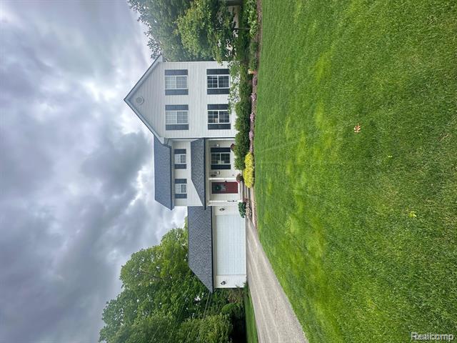 front view picture of 2191 W Drahner Rd, Oxford, MI. 48371