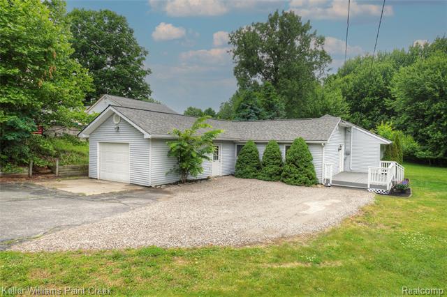 front view picture of 1320 W Drahner Rd, Oxford, MI. 48371