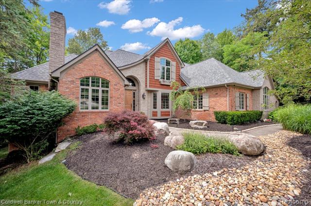 front view picture of 520 Iroquois Ct, Oxford, MI. 48371
