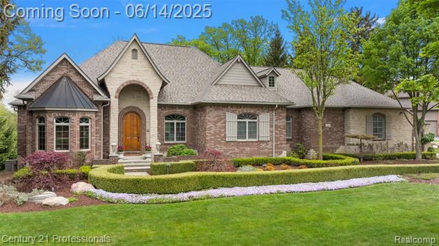 front view picture of 1181 Iroquois Trl, Oxford, MI. 48371