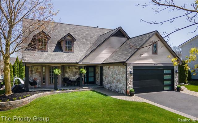 front view picture of 1229 Poppy Hill Dr, Oxford, MI. 48371