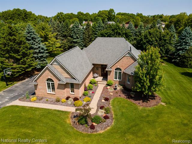 front view picture of 1890 Turnberry Ct, Oxford, MI. 48371