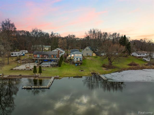 front view picture of 3529 Lakeview Dr, Ortonville, MI. 48462