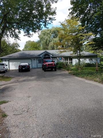 front view picture of 6239 Grange Hall Rd, Holly, MI. 48442