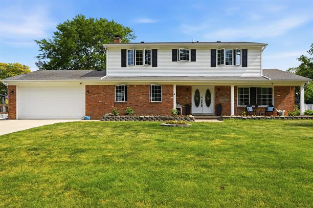 front view picture of 1888 Squaw Lagoon Dr, Oxford, MI. 48371