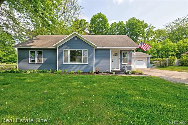 front view picture of 110 Minnetonka Dr, Oxford, MI. 48371