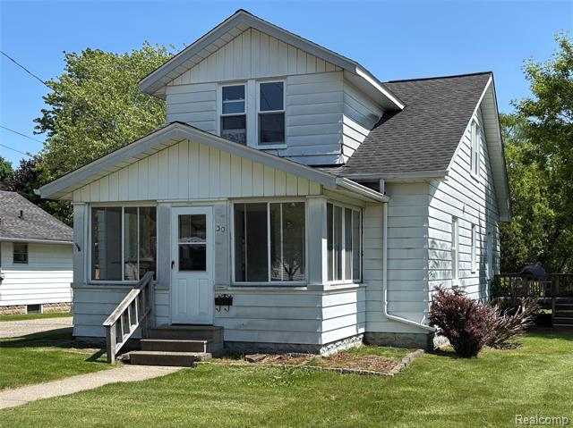 front view picture of 30 Lincoln St, Oxford, MI. 48371