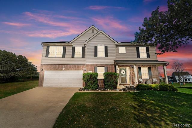 front view picture of 469 Ridgewood Dr S, Ortonville, MI. 48462