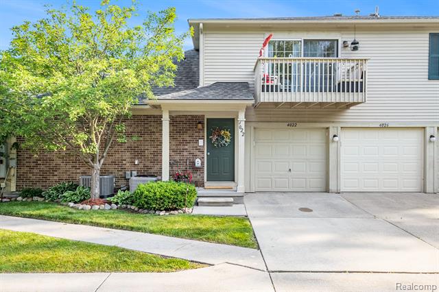 front view picture of 4022 Stonebridge Dr, Holly, MI. 48442