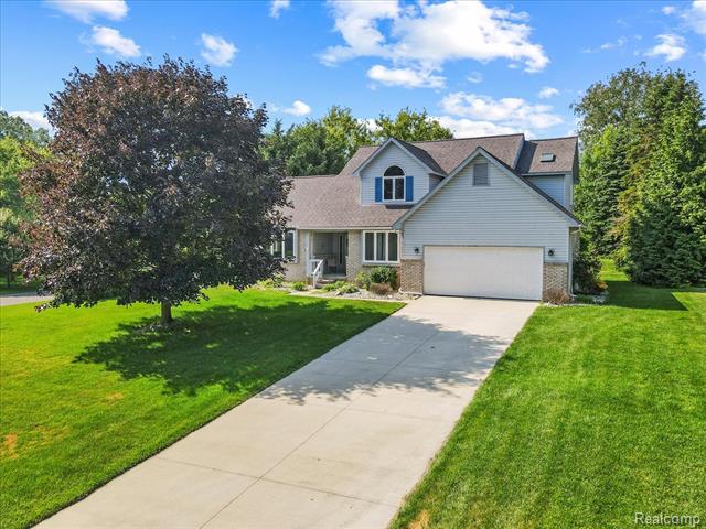 front view picture of 668 Eider Way, Oxford, MI. 48371