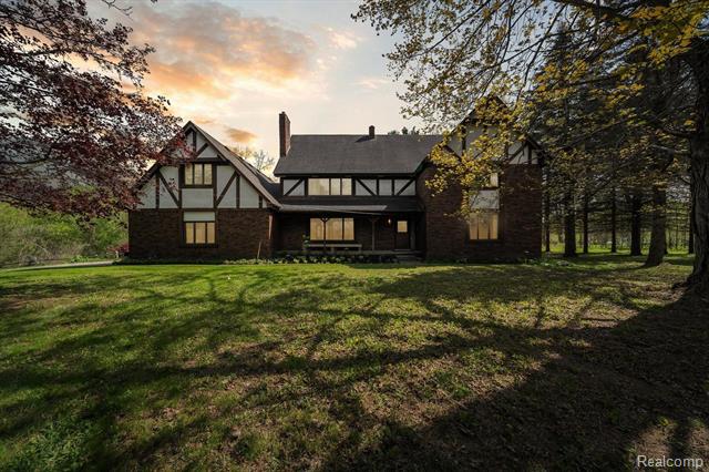 front view picture of 5500 Seymour Lake Rd, Oxford, MI. 48371