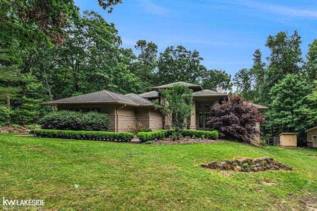 front view picture of 608 Killdeer Ct, Ortonville, MI. 48462