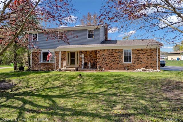 front view picture of 3737 Estate Dr, Oxford, MI. 48371