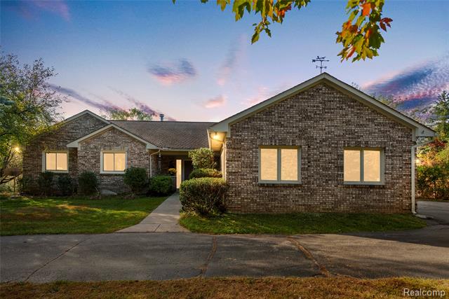 front view picture of 990 Brewer Rd, Leonard, MI. 48367