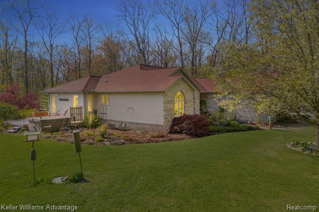 front view picture of 3370 Breezewood Ct, Ortonville, MI. 48462