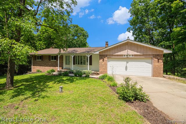 front view picture of 3415 Sherwood Rd, Ortonville, MI. 48462