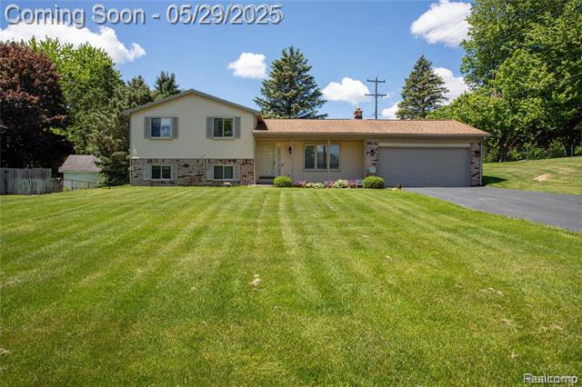 front view picture of 140 Indian Knolls St, Oxford, MI. 48371