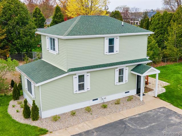 front view picture of 1319 Rochester Rd, Leonard, MI. 48367