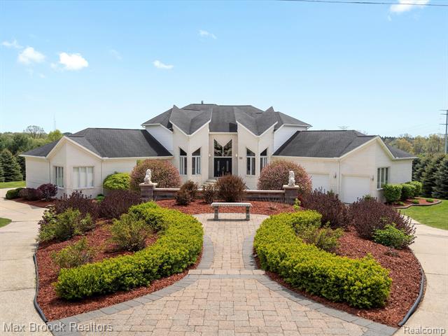 front view picture of 906 Yule Rd, Leonard, MI. 48367