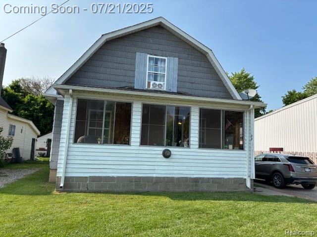 front view picture of 23 Broadway St, Oxford, MI. 48371