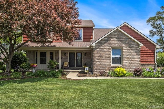 front view picture of 155 Woodridge Ct, Oxford, MI. 48371