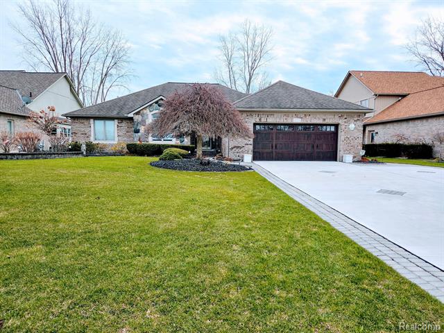 front view picture of 1535 John Paul Ct, Oxford, MI. 48371