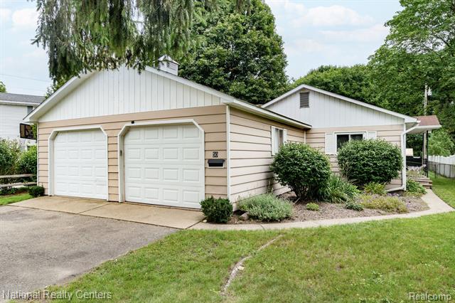 front view picture of 50 Mechanic St, Oxford, MI. 48371