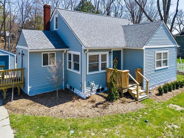 front view picture of 1284 Rochester Rd, Leonard, MI. 48367