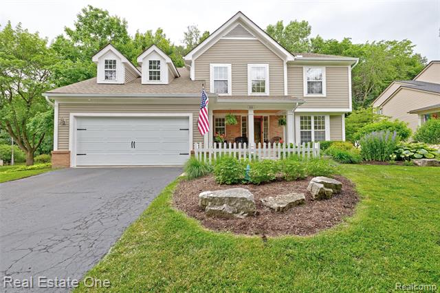 front view picture of 100 Dayton St, Oxford, MI. 48371