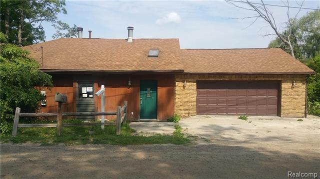 front view picture of 2679 Lakeview Dr, Ortonville, MI. 48462