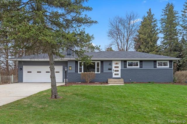 front view picture of 87 1St St, Oxford, MI. 48371