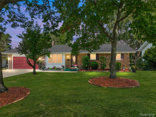 front view picture of 65 1St St, Oxford, MI. 48371