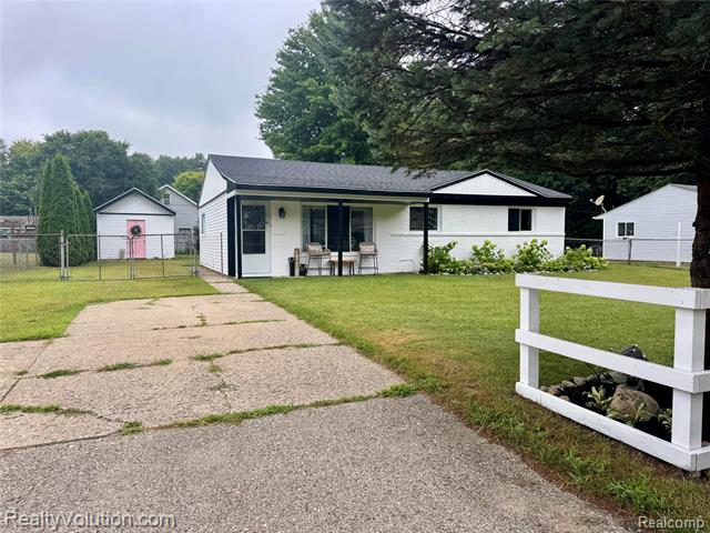 front view picture of 1530 Michael St, Ortonville, MI. 48462