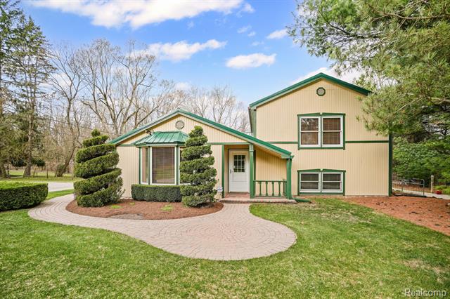 front view picture of 1306 Merkle St, Ortonville, MI. 48462