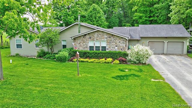 front view picture of 13028 Fish Lake Rd, Holly, MI. 48442
