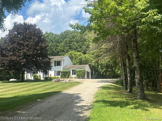 front view picture of 845 Hillsdale Ln, Ortonville, MI. 48462
