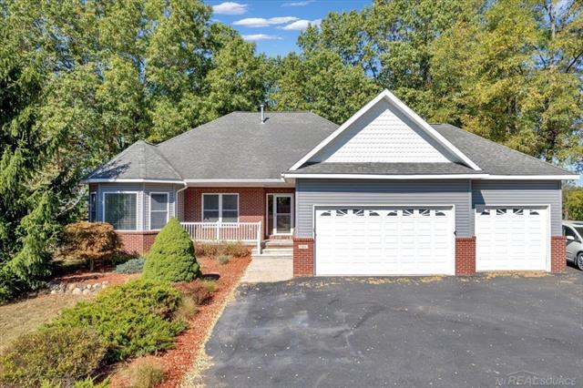 front view picture of 188 W Glass Rd, Ortonville, MI. 48462