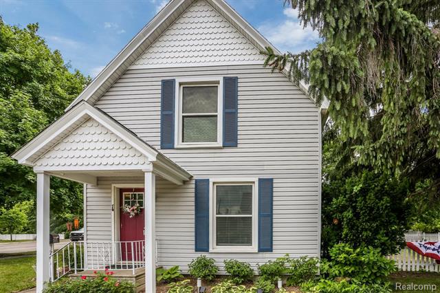 front view picture of 76 E Burdick St, Oxford, MI. 48371