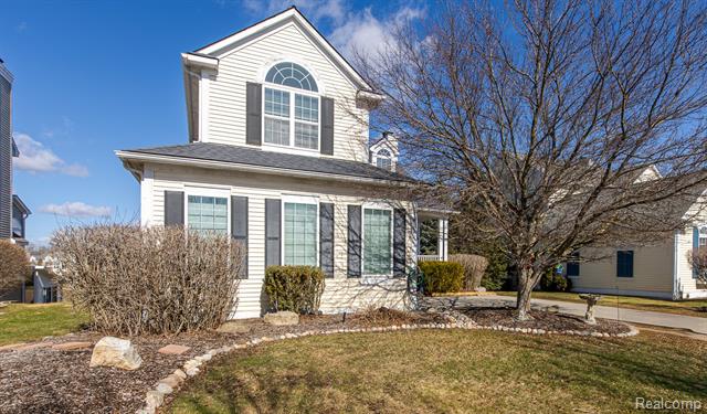 front view picture of 1004 Island Lake Dr, Oxford, MI. 48371