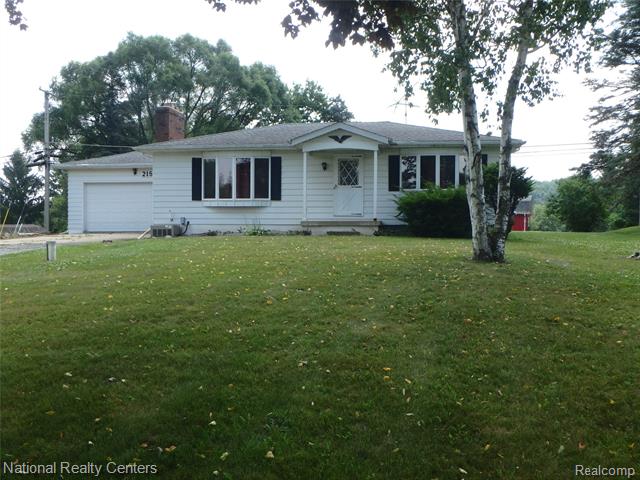 front view picture of 215 Grange Hall Rd, Ortonville, MI. 48462