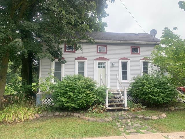 front view picture of 465 Schoolhouse St, Ortonville, MI. 48462
