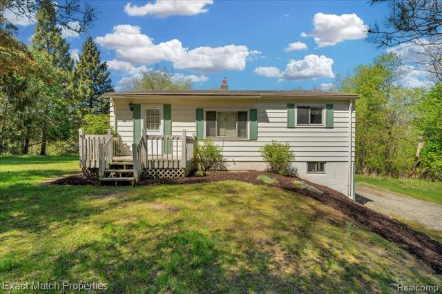 front view picture of 125 N Sashabaw Rd, Ortonville, MI. 48462
