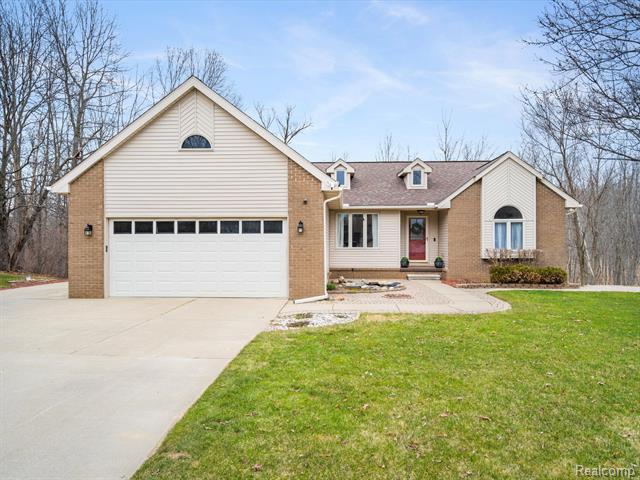 front view picture of 2165 Dublin Ct, Ortonville, MI. 48462