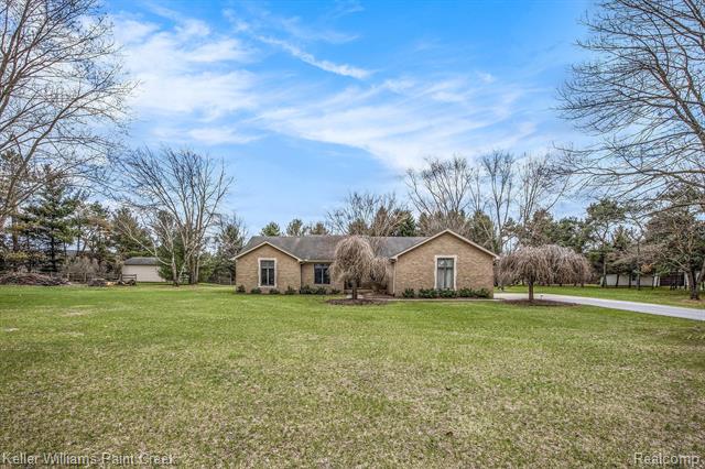 front view picture of 1720 Glen Meadow Ln, Leonard, MI. 48367